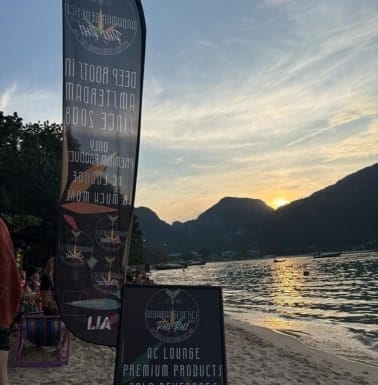 Two signs on the beach